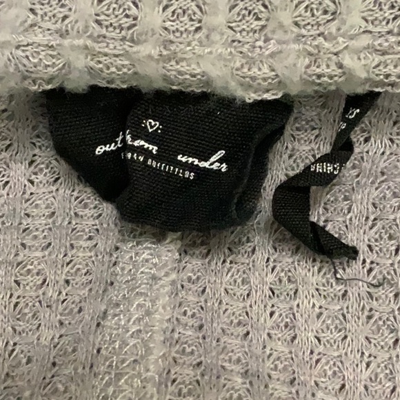 Out from under light grey V neckline top. Size XS - Picture 4 of 5